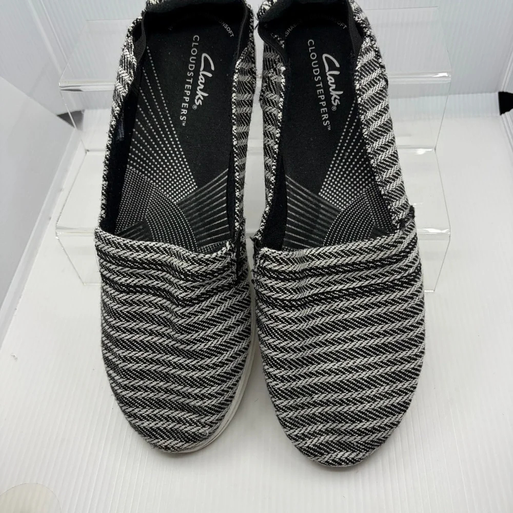 Clarks Cloudsteppers Black and White Slip-On Flats 9M